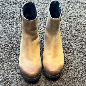 Sorel Black Leather Boot Interior with Gold Zipper Detail